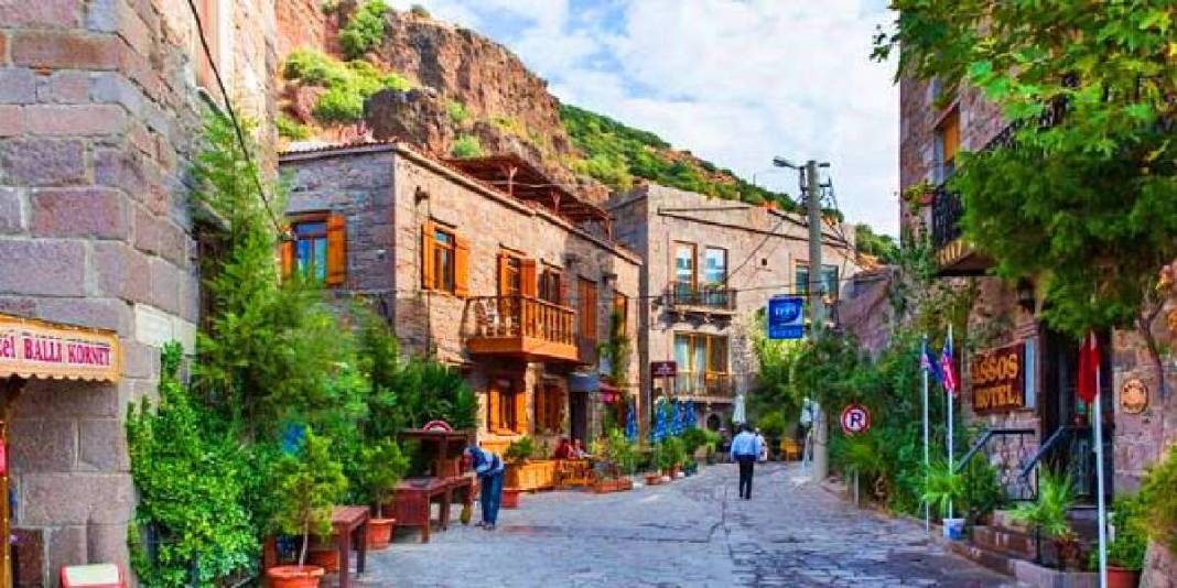 İsviçre gibi ama Türkiye’de! 64 köyü, şelalesi ve plajları göz kamaştırıyor: Gören hayran kalıyor 7